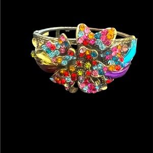 MULTICOLORED CRYSTAL FLOWER  ANTIQUED GOLD HINGED BRACELET